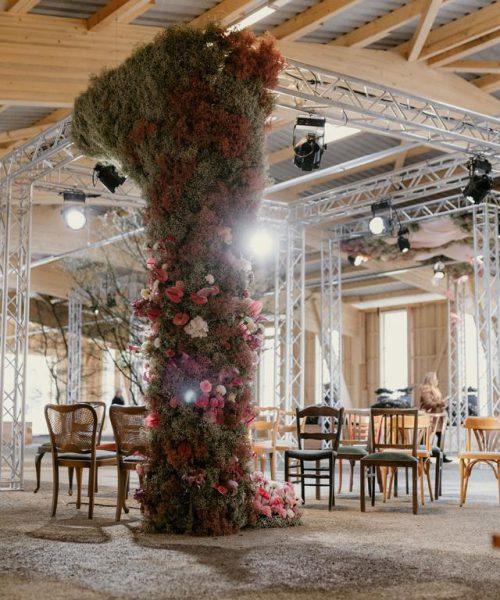 Blumeninstallation Hochzeit